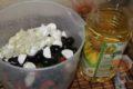 Заправляем салат Цезарь без мяса