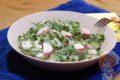Салат с рукколой, редисом и сельдереем
