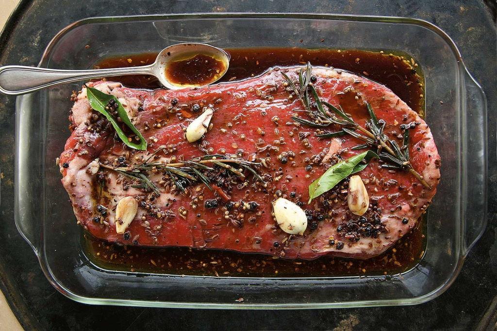 4 Готовим сочный стейк из говядины и свинины: секреты выбора мяса, приготовления маринада и идеальной жарки