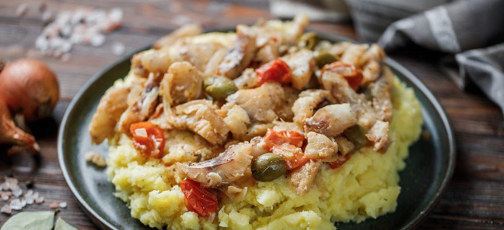 Португальское настроение на тарелке: ароматное блюдо из рыбы с овощами и картофельным пюре