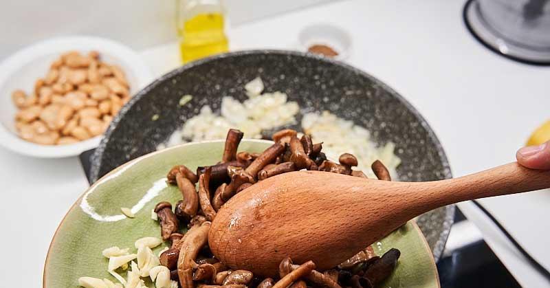 Паштет из белой фасоли с опятами: нежная закуска с ярким грибным вкусом
