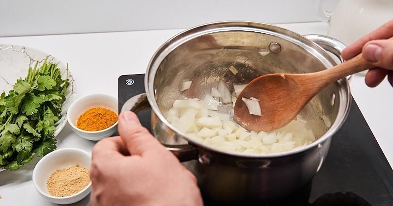 Крем-суп из тыквы с кокосовым молоком: уютный вкус холодного сезона
