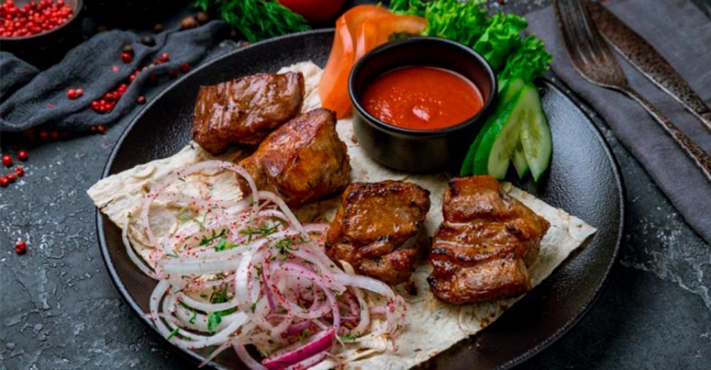 1 Шашлык по-сибирски: как купить мясо для шашлыка и организовать идеальный пикник