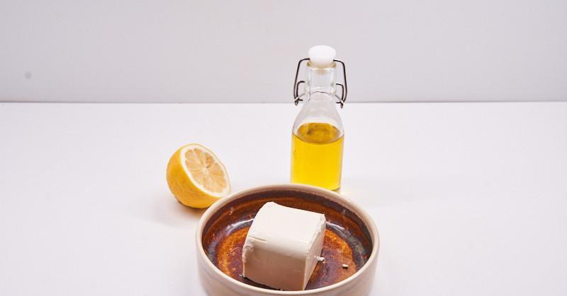 Закуска из феты с лимоном и оливковым маслом