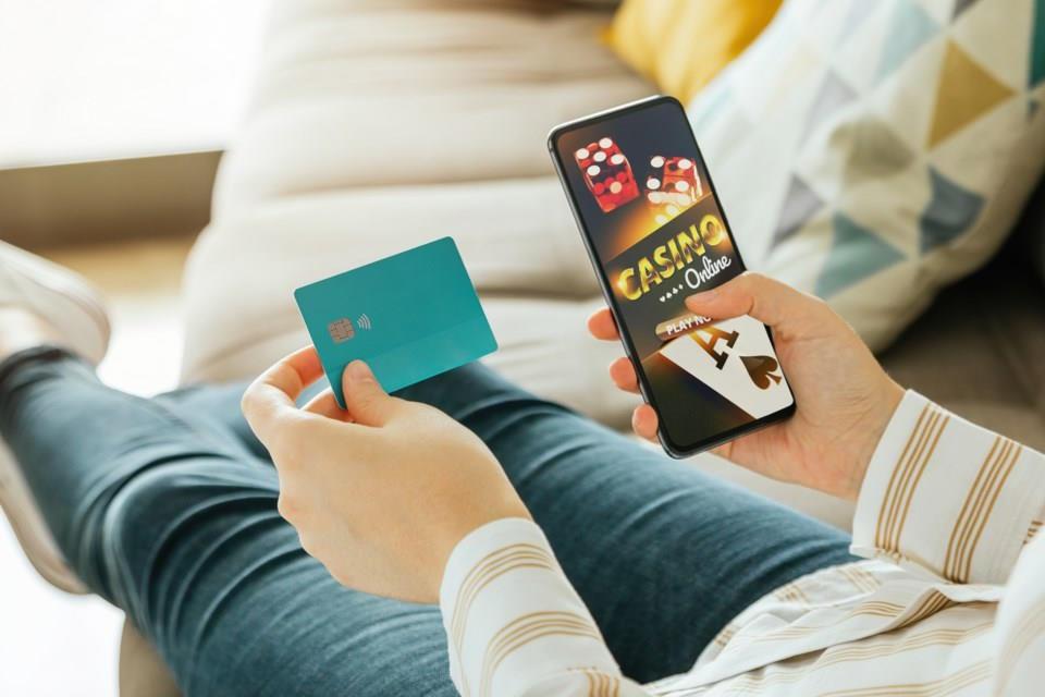 Как скачать приложения слотов на Андроид?